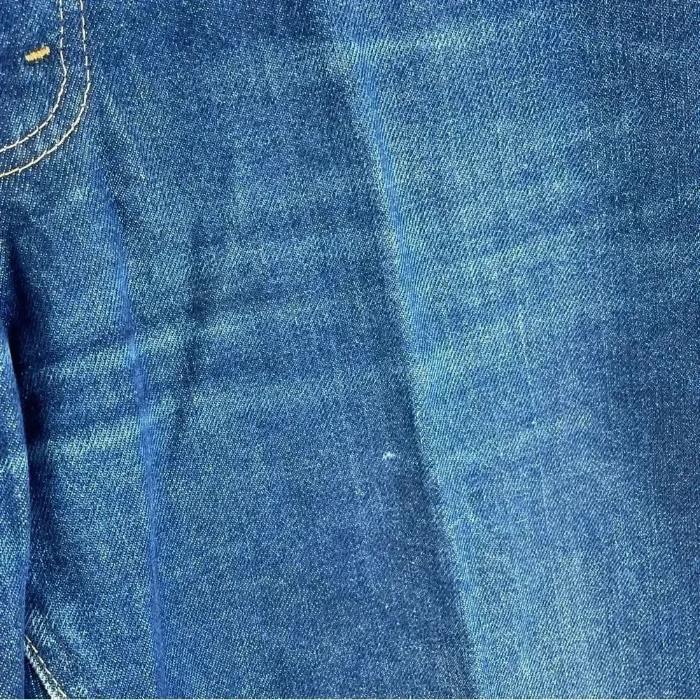 Levis *few small